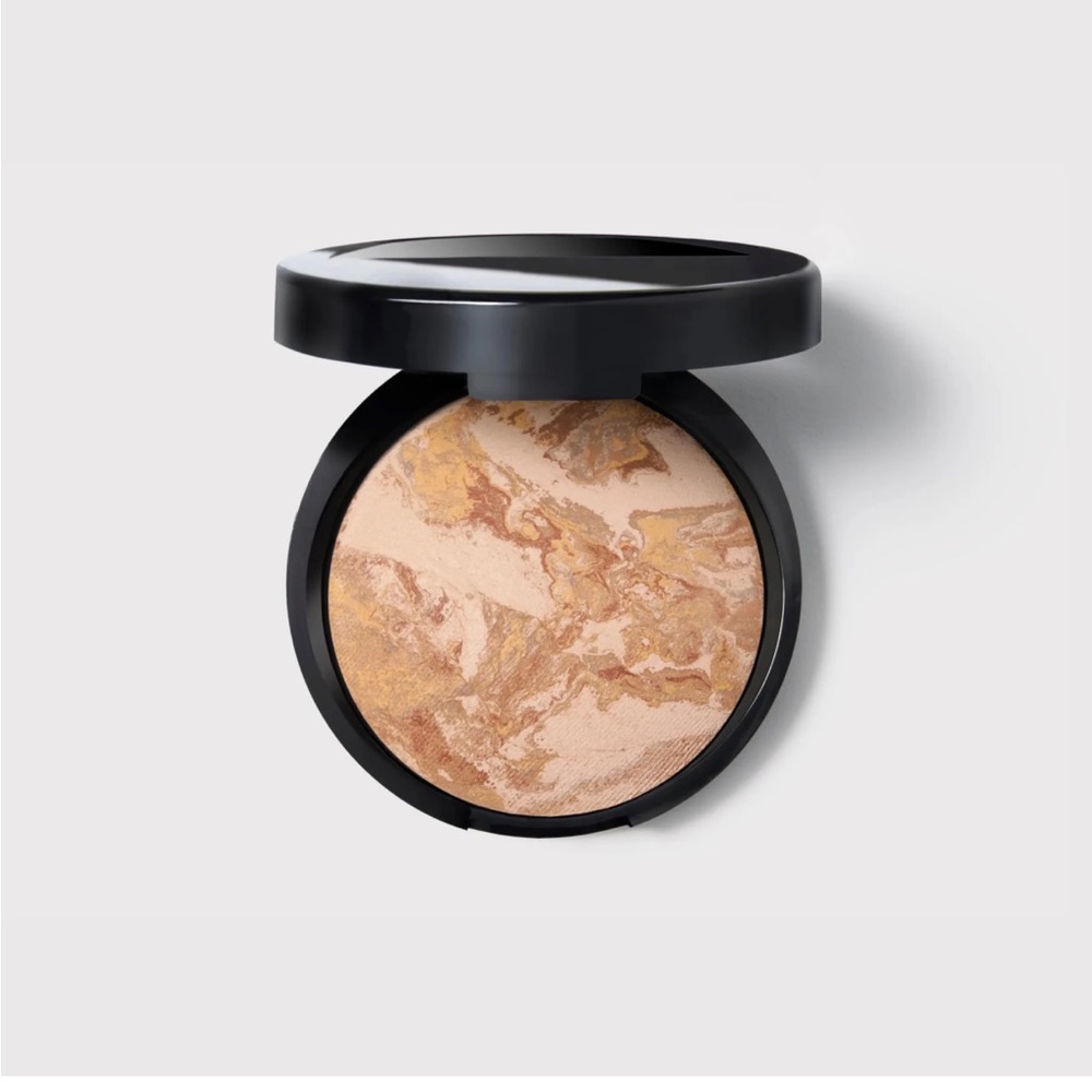 Laura Geller Baked Balance-n-Brighten Color Correcting Foundation in Medium
